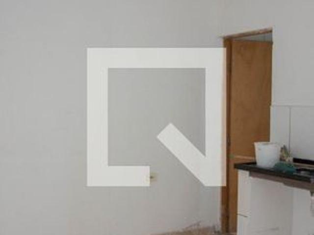 Casa para alugar com 40m², 1 quarto e sem vaga
