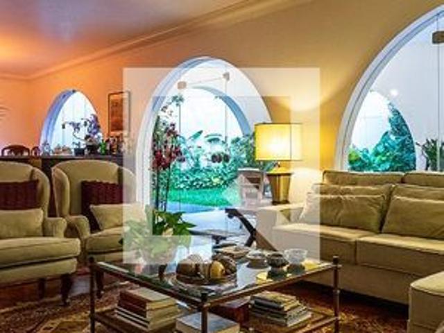 Casa para alugar com 420m², 4 quartos e 4 vagas