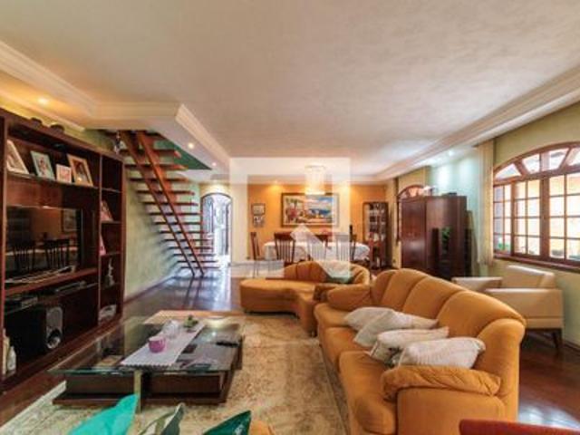 Casa para alugar com 420m², 5 quartos e 6 vagas