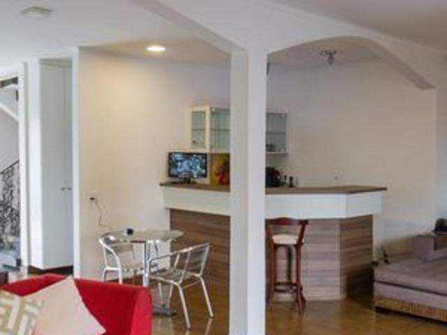 Casa para alugar com 438m², 4 quartos e 6 vagas