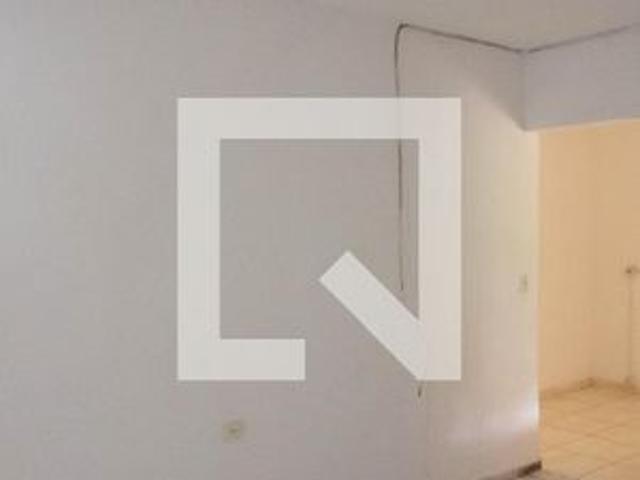 Casa para alugar com 47m², 1 quarto e sem vaga