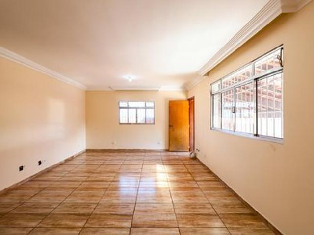 Casa para alugar com 440m², 3 quartos e 8 vagas