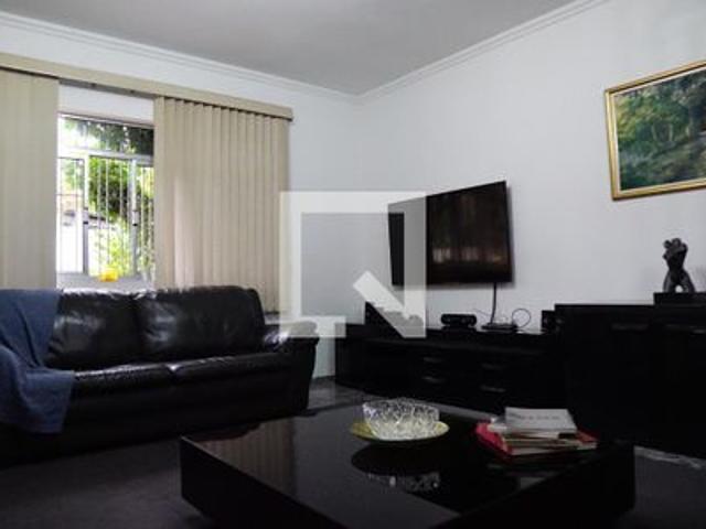 Casa para alugar com 444m², 4 quartos e 6 vagas
