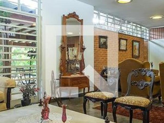 Casa para alugar com 453m², 6 quartos e 4 vagas