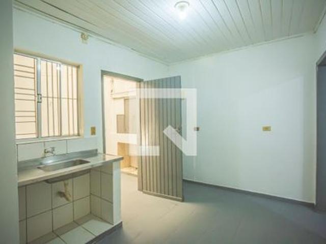 Casa para alugar com 45m², 1 quarto e sem vaga
