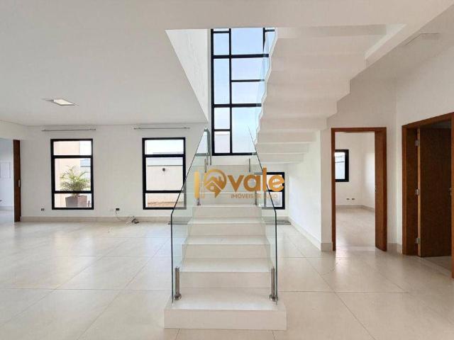 Casa para alugar com 4 quartos e 450 m² por R$ 18.000/mês