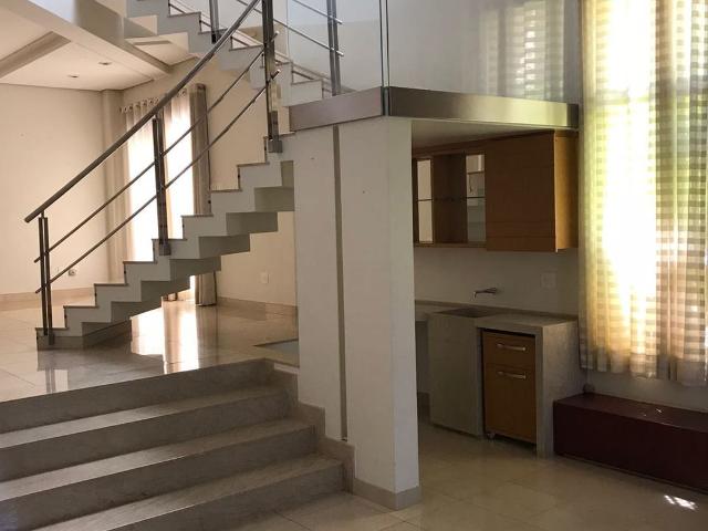 Casa para alugar com 4 quartos e 499 m² por R$ 20.000/mês