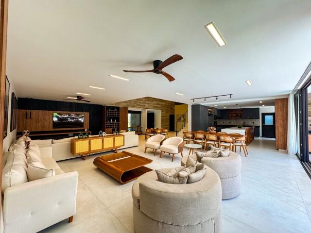 Casa para alugar com 4 quartos e 720 m² por R$ 35.000/mês
