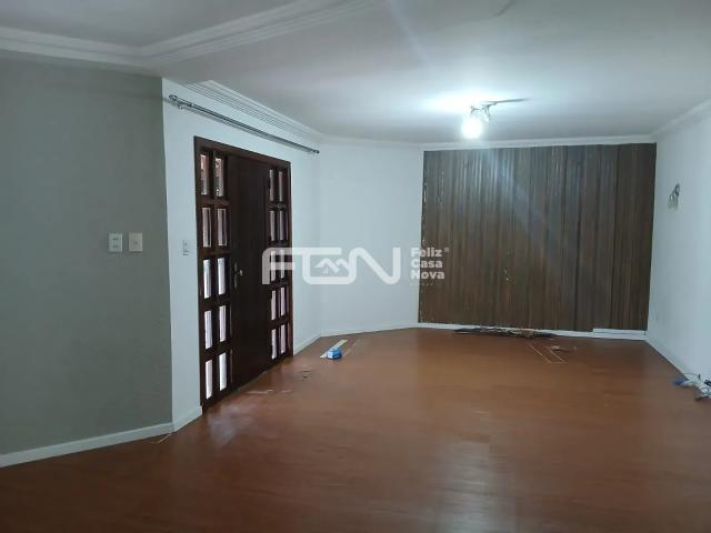 Casa para alugar com 4 quartos e 170 m² por R$ 6.500/mês