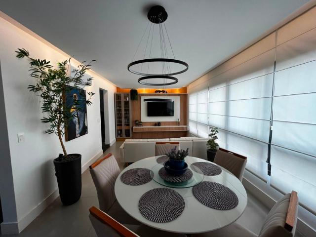 Casa para alugar com 4 quartos e 202 m² por R$ 13.499/mês