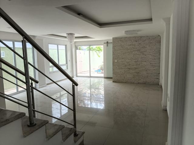 Casa para alugar com 4 quartos e 232 m² por R$ 11.500/mês