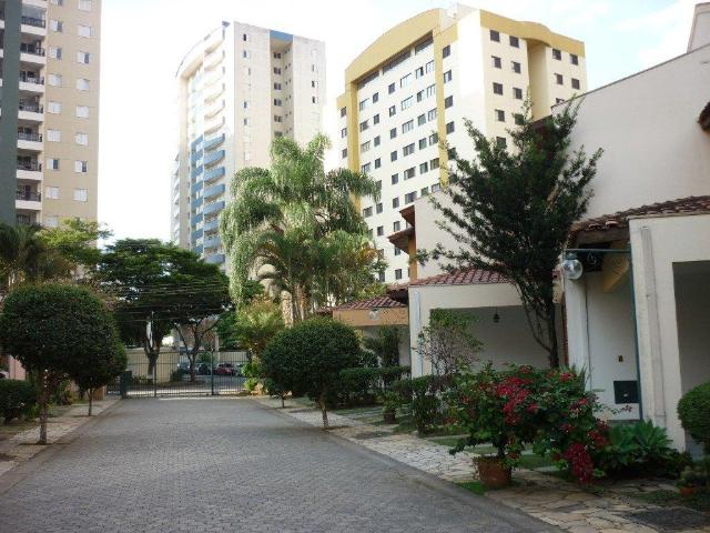 Casa para alugar com 4 quartos e 240 m² de área total por R$ 11.000/mês
