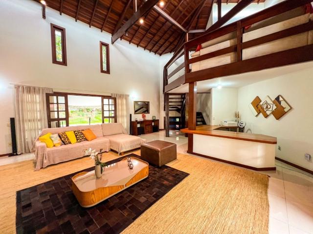 Casa para alugar com 4 quartos e 384 m² por R$ 9.000/mês
