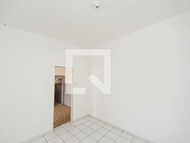 Casa para alugar com 50m², 1 quarto e sem vaga