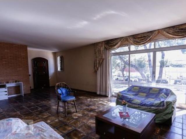 Casa para alugar com 520m², 4 quartos e 3 vagas