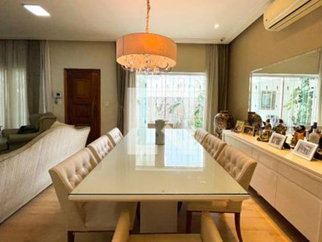 Casa para alugar com 520m², 5 quartos e 3 vagas
