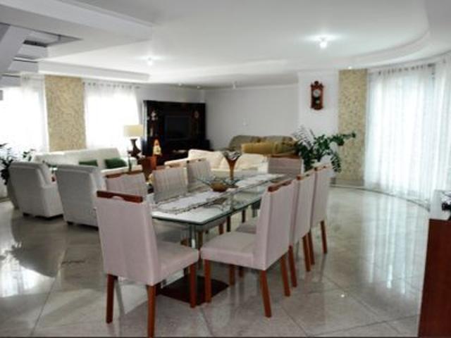 Casa para alugar com 534m², 5 quartos e 7 vagas