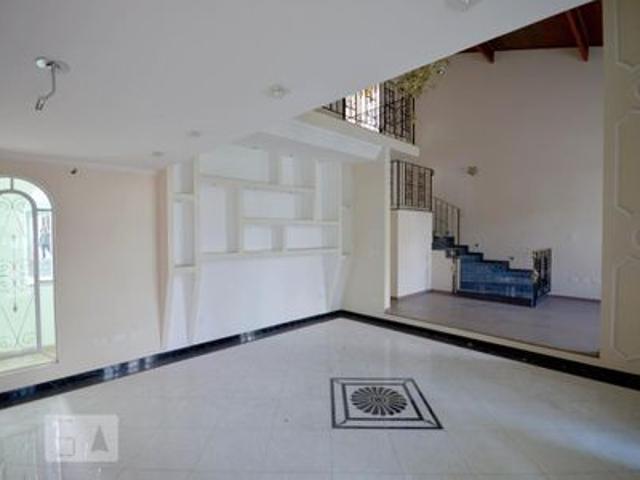 Casa para alugar com 556m², 6 quartos e 4 vagas