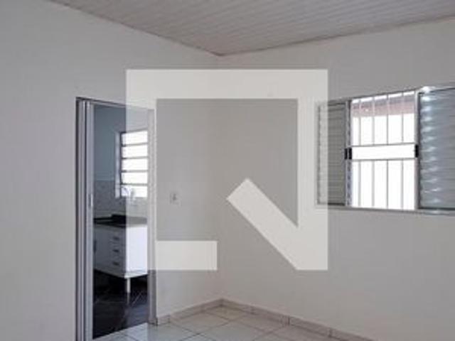 Casa para alugar com 55m², 1 quarto e sem vaga