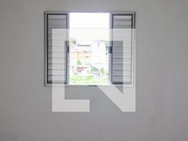 Casa para alugar com 56m², 1 quarto e sem vaga