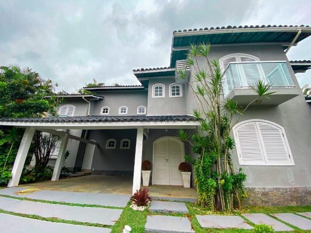 Casa para alugar com 5 quartos e 420 m² por R$ 10.000/mês