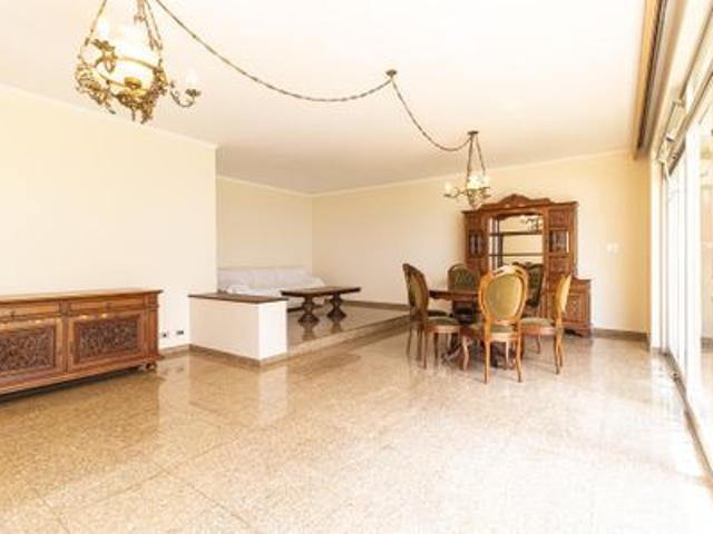 Casa para alugar com 600m², 4 quartos e 5 vagas