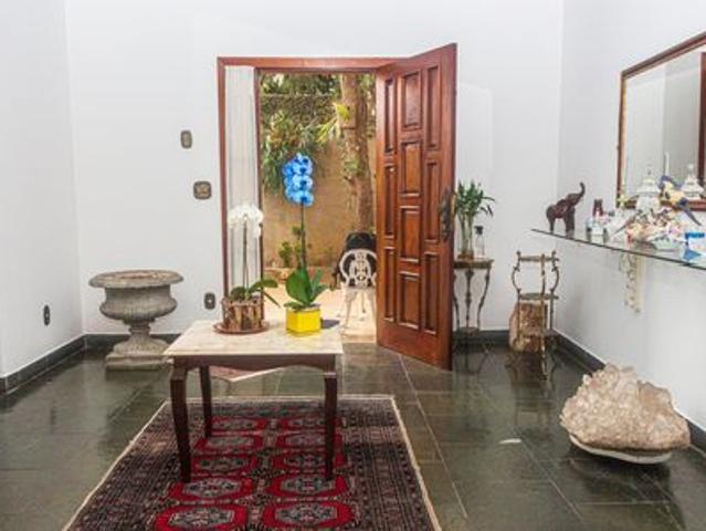 Casa para alugar com 690m², 6 quartos e sem vaga
