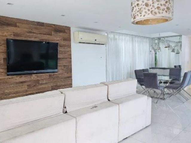 Casa para alugar com 6 quartos e 460 m² por R$ 23.000/mês