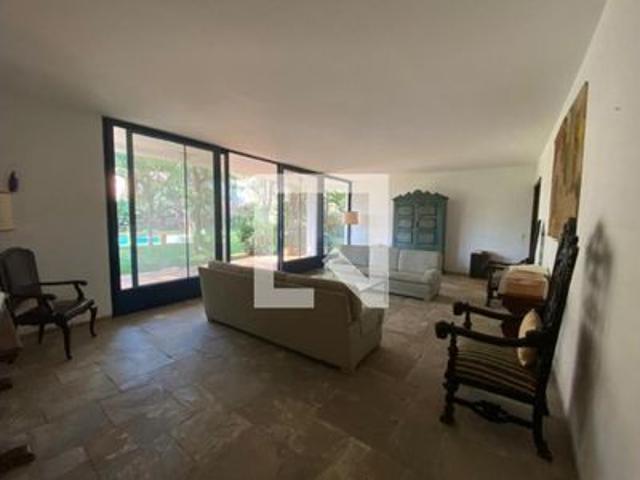 Casa para alugar com 700m², 5 quartos e 6 vagas