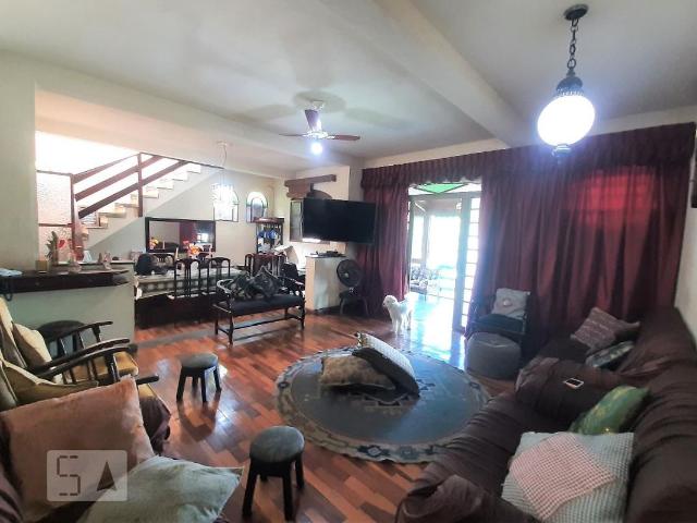 Casa para alugar com 750m², 5 quartos e 8 vagas