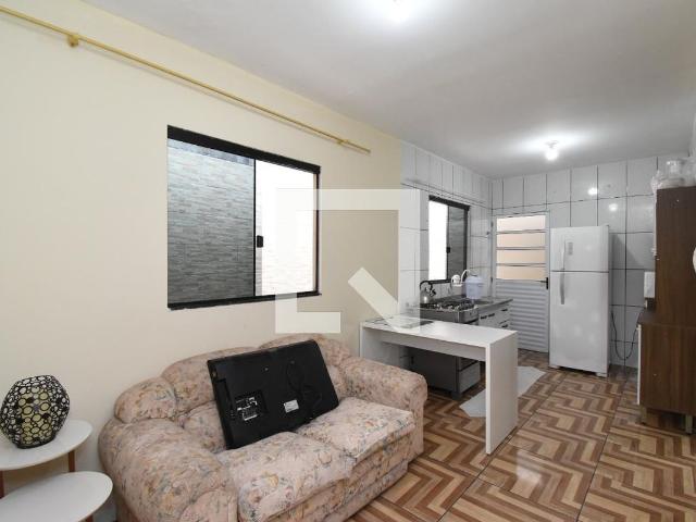 Casa para alugar com 80m², 2 quartos e sem vaga