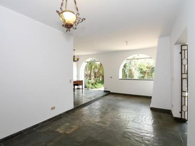 Casa para alugar com 420m², 4 quartos e 4 vagas