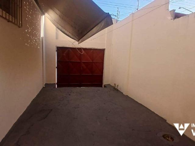 CASA PARA ALUGAR COM 03 QUARTOS, 01 VAGA NO BAIRRO BOA VISTA