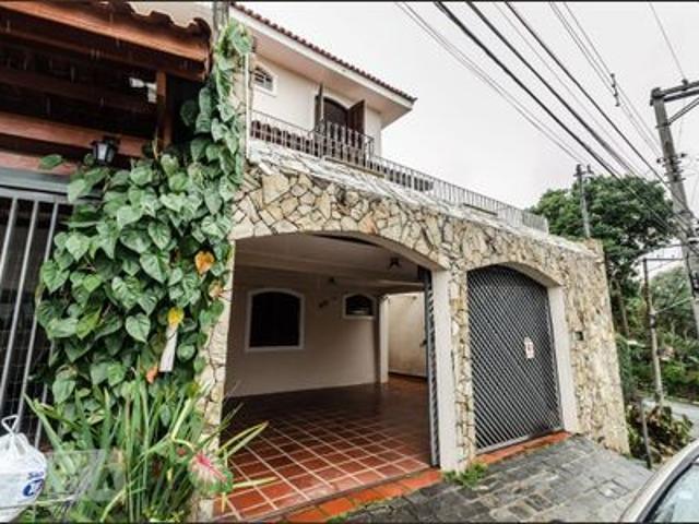 Casa para alugar com 160m², 4 quartos e 2 vagas