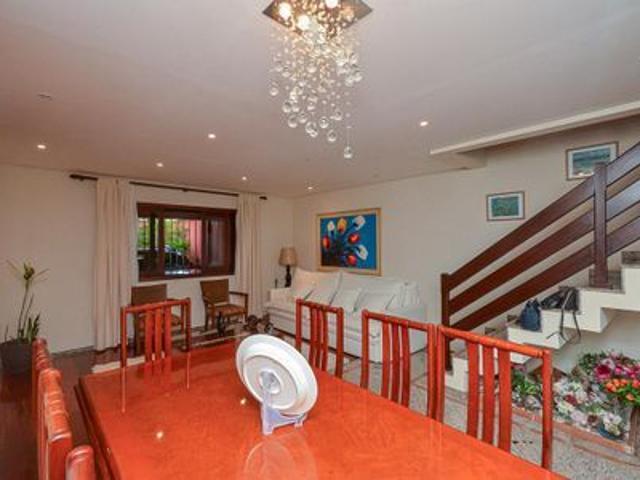 Casa para alugar com 176m², 4 quartos e 4 vagas