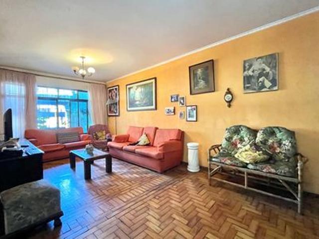 Casa para alugar com 177m², 5 quartos e 2 vagas