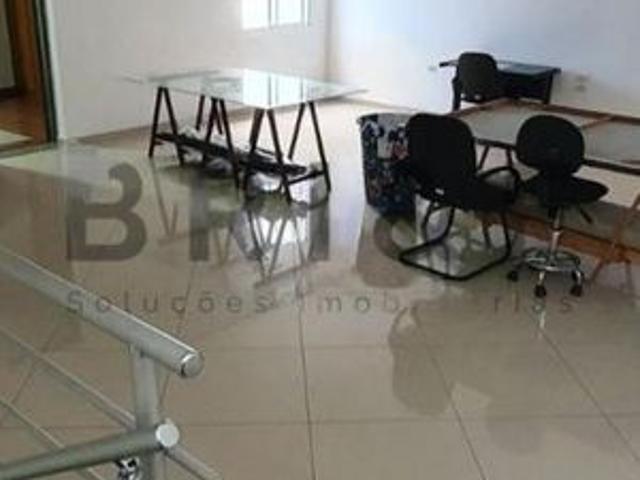Casa para alugar com 179m², 5 quartos e 6 vagas