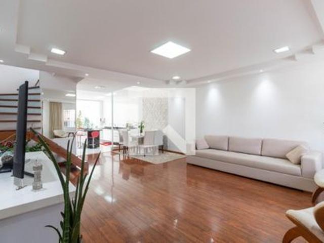 Casa para alugar com 180m², 3 quartos e 8 vagas