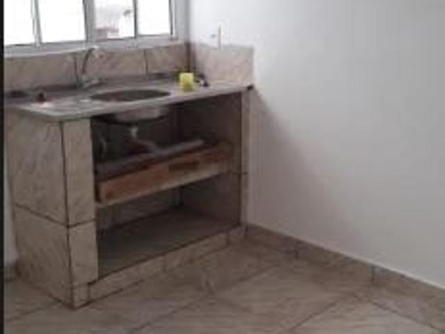 Casa para alugar com 1 quarto e 10 m² por R$ 1.292/mês
