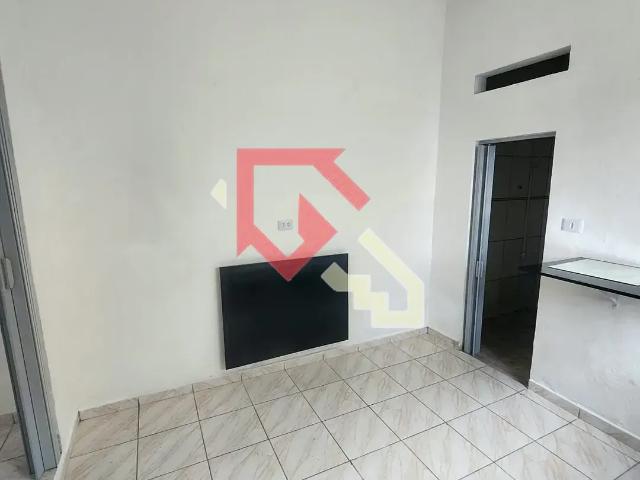 Casa para alugar com 1 quarto e 10 m² por R$ 650/mês