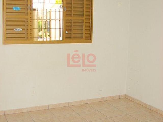 Casa para alugar com 1 Suíte + 2 Quartos em Vila Cleópatra, Maringá PR