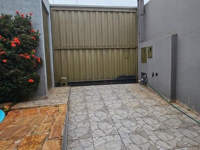Casa para alugar com 1 Suíte + 2 Quartos em Lagoa Dourada, Londrina PR