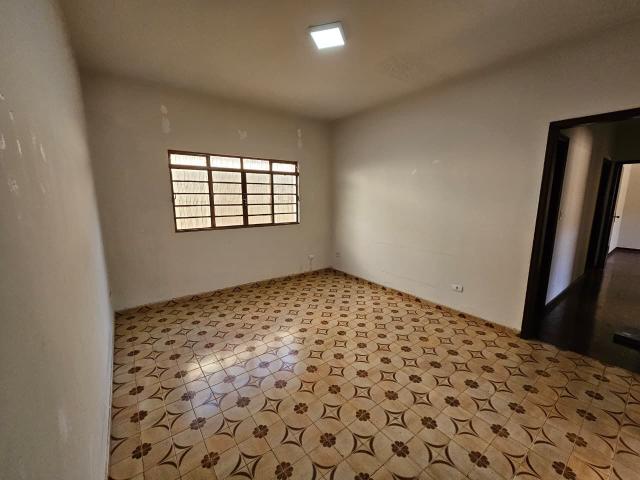 Casa para alugar com 1 Suíte + 2 Quartos em San Remo, Londrina PR