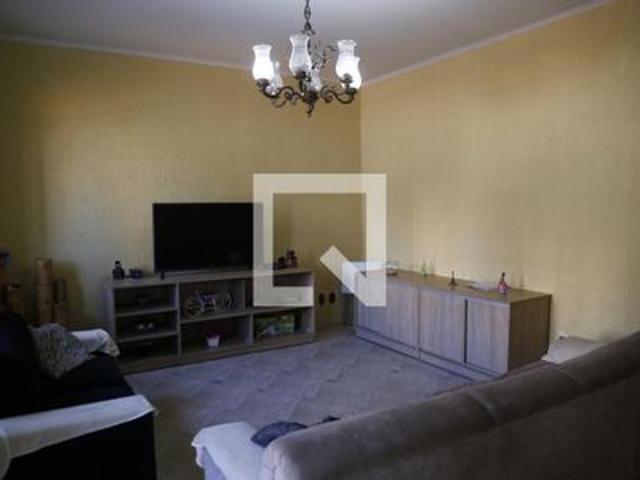Casa para alugar com 200m², 4 quartos e 3 vagas