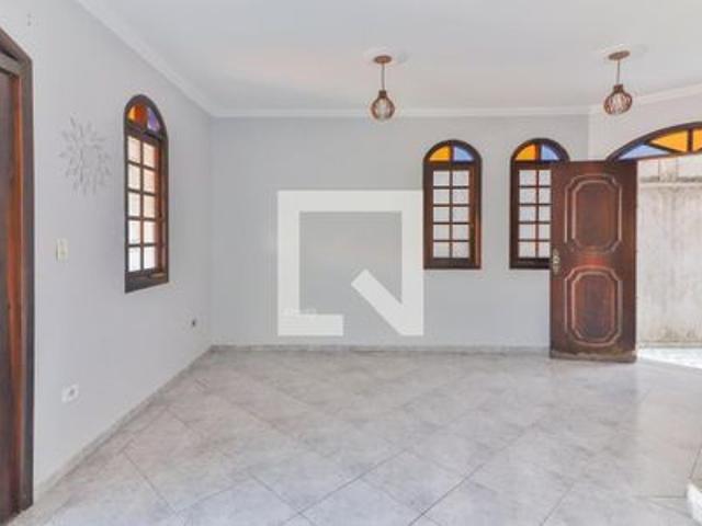 Casa para alugar com 210m², 4 quartos e 1 vaga