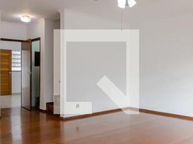 Casa para alugar com 210m², 4 quartos e 3 vagas