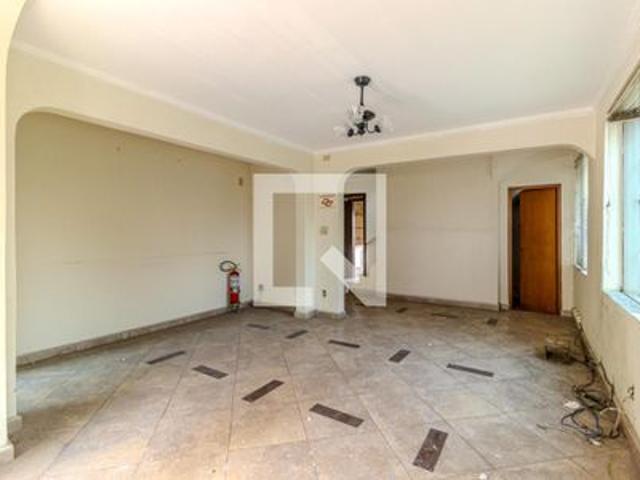 Casa para alugar com 210m², 5 quartos e 3 vagas