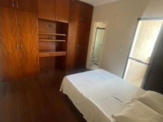 Casa para alugar com 213m², 4 quartos e 5 vagas