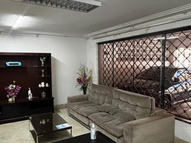 Casa para alugar com 216m², 4 quartos e 2 vagas