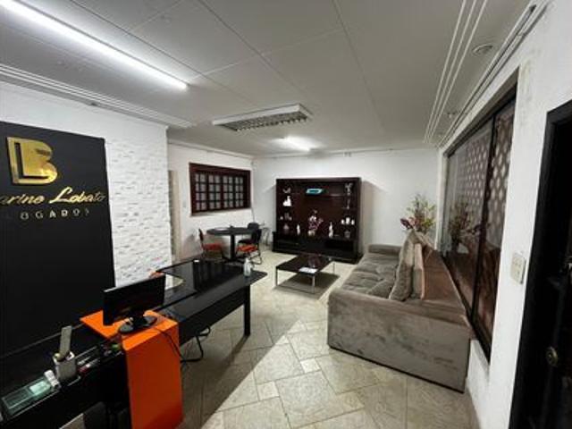 Casa para alugar com 216m², 4 quartos e 2 vagas
